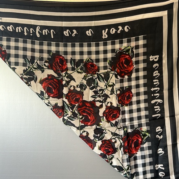 Clever carriage company  💯 silk scarf 46”x 46” nwot beautiful as a rose - Picture 9 of 15